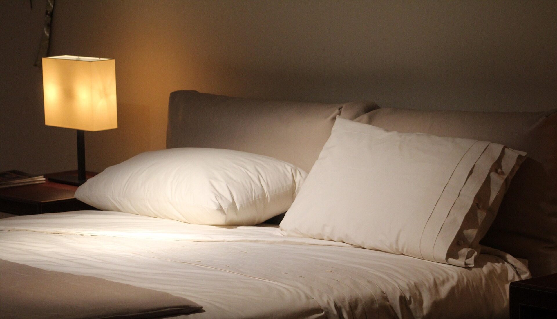 double-bed-1215004_1920